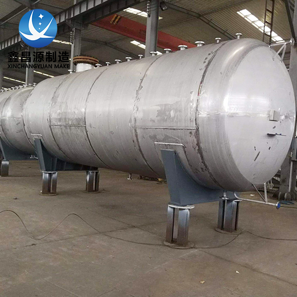 大型不銹鋼儲罐.jpg 大型不銹鋼儲罐.jpg